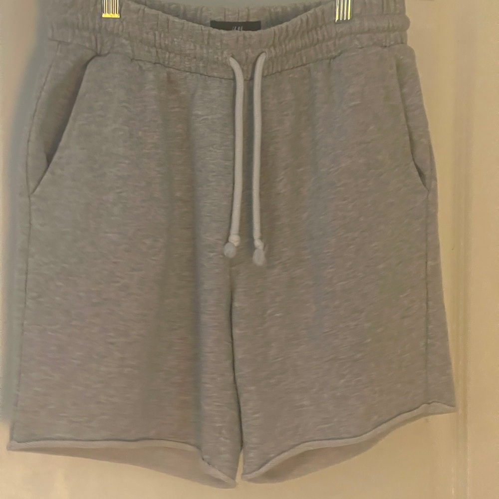 H&M men shorts _ Like new! Soft!